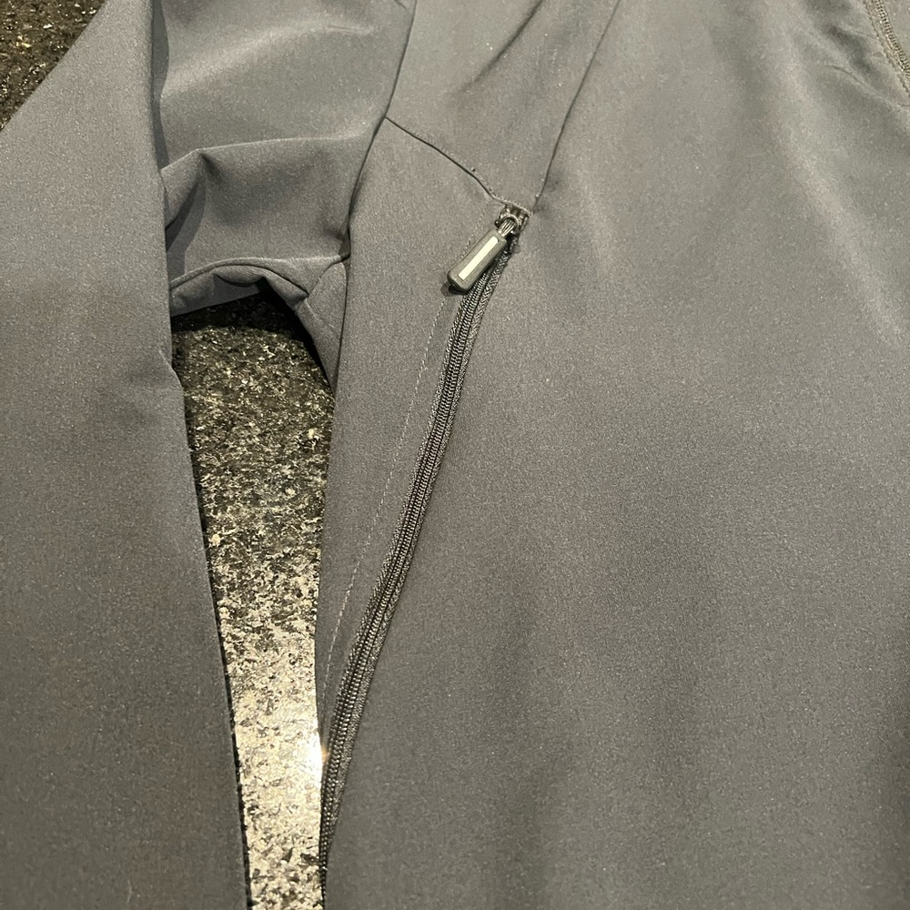 Mens ASICS wind breaker - Picture 3 of 3